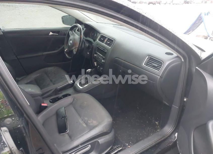 Photo 5 of 2012 Volkswagen Jetta 2.5L SE (VIN 3VWDP7AJXCM063621)