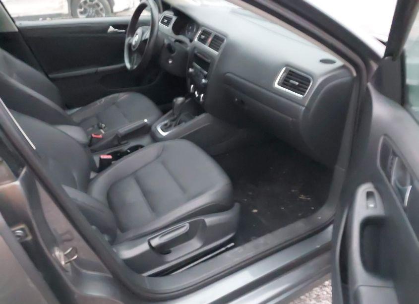 Photo 5 of 2012 Volkswagen Jetta 2.5L SE (VIN 3VWDP7AJXCM105866)
