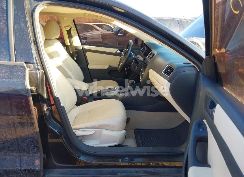 Photo 5 of 2012 Volkswagen Jetta 2.5L SE (VIN 3VWDP7AJXCM312600)