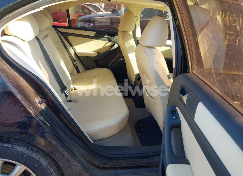 Photo 8 of 2012 Volkswagen Jetta 2.5L SE (VIN 3VWDP7AJXCM312600)