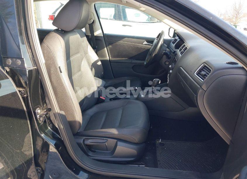 Photo 5 of 2012 Volkswagen Jetta 2.5L SE (VIN 3VWDP7AJXCM328859)