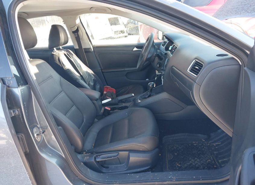 Photo 5 of 2012 Volkswagen Jetta 2.5L SE (VIN 3VWDP7AJXCM345631)