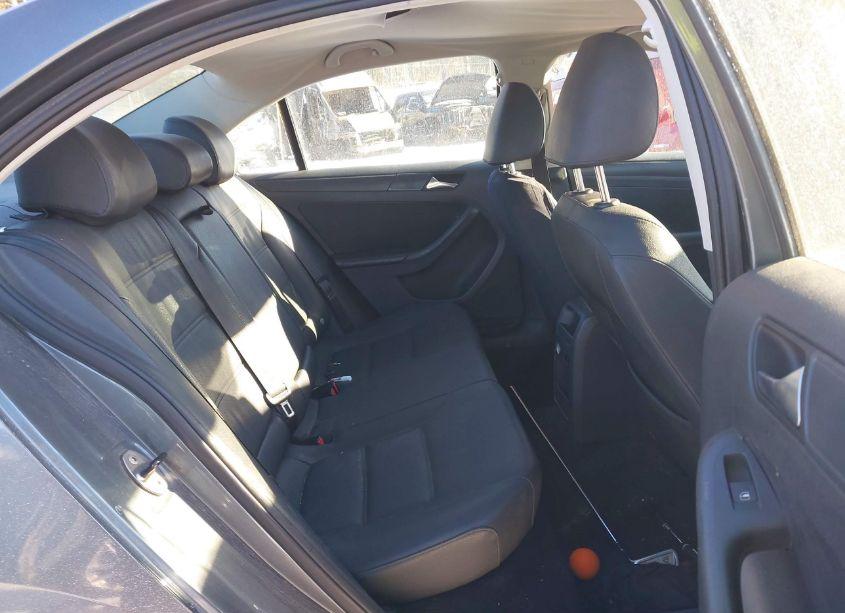 Photo 8 of 2012 Volkswagen Jetta 2.5L SE (VIN 3VWDP7AJXCM345631)