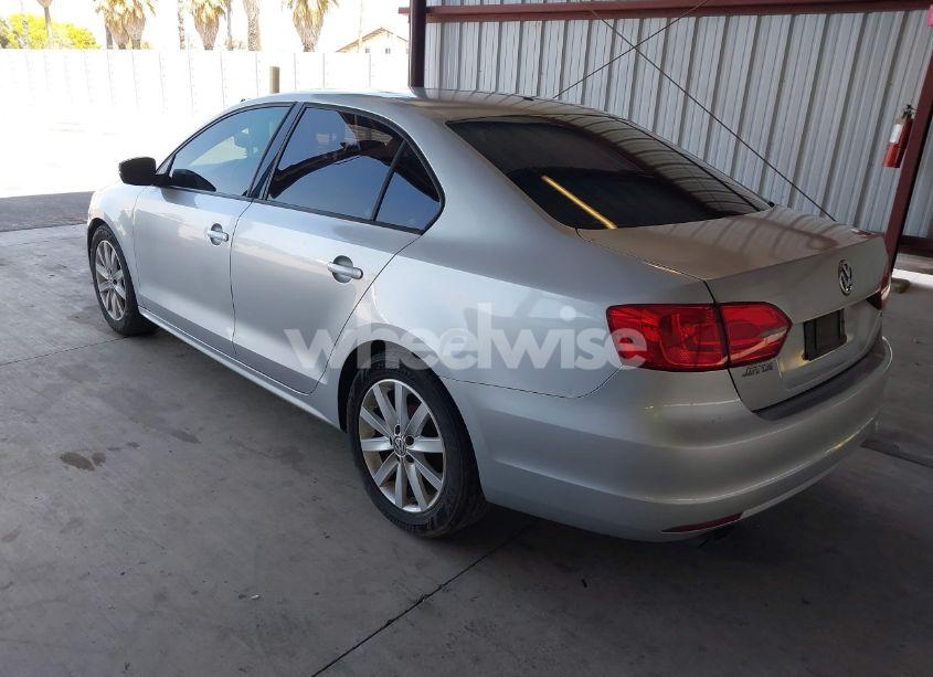 Photo 3 of 2012 Volkswagen Jetta 2.5L SE (VIN 3VWDP7AJXCM358363)