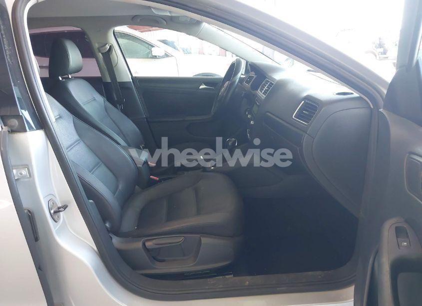 Photo 5 of 2012 Volkswagen Jetta 2.5L SE (VIN 3VWDP7AJXCM358363)