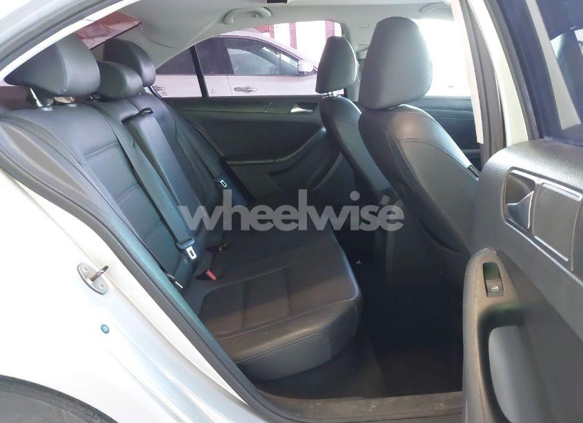 Photo 8 of 2012 Volkswagen Jetta 2.5L SE (VIN 3VWDP7AJXCM358363)