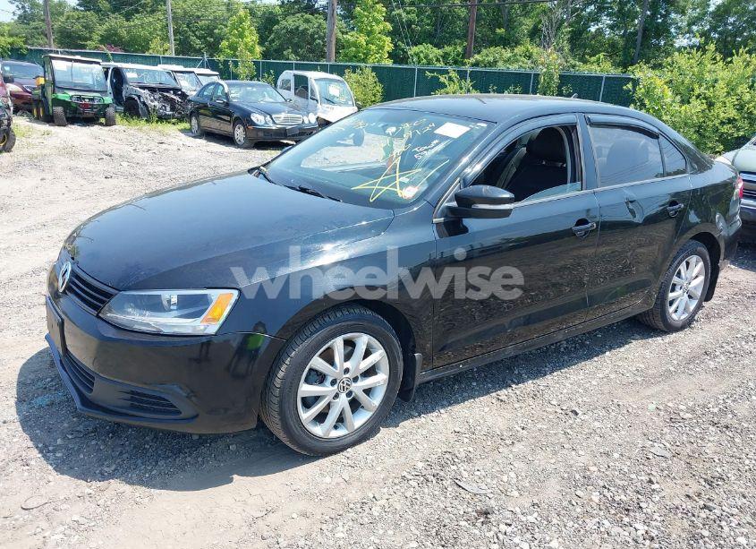 Photo 2 of 2012 Volkswagen Jetta 2.5L SE (VIN 3VWDP7AJXCM373252)