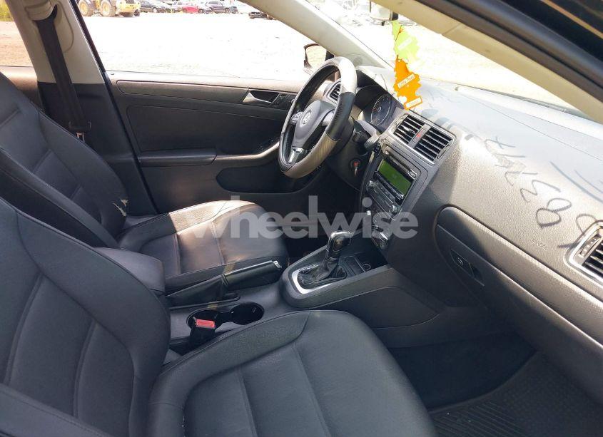 Photo 5 of 2012 Volkswagen Jetta 2.5L SE (VIN 3VWDP7AJXCM373252)