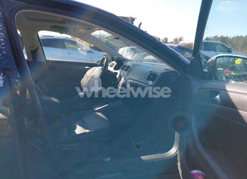 Photo 5 of 2012 Volkswagen Jetta 2.5L SE (VIN 3VWDP7AJXCM375714)