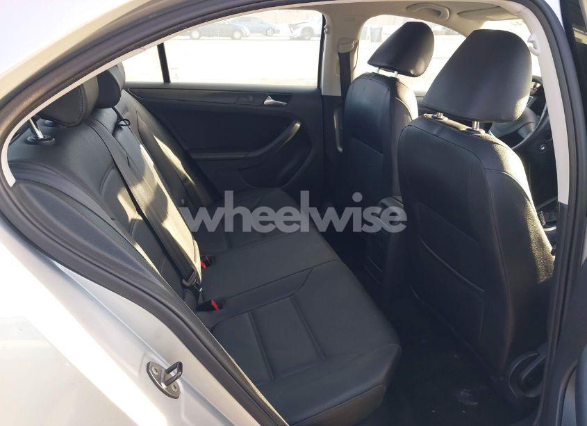 Photo 8 of 2012 Volkswagen Jetta 2.5L SE (VIN 3VWDP7AJXCM376815)