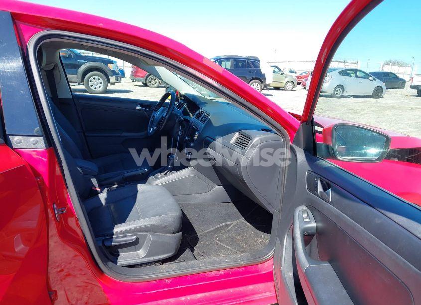 Photo 5 of 2012 Volkswagen Jetta 2.5L SE (VIN 3VWDP7AJXCM403768)