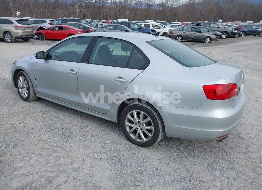 Photo 3 of 2012 Volkswagen Jetta 2.5L SE (VIN 3VWDP7AJXCM410431)