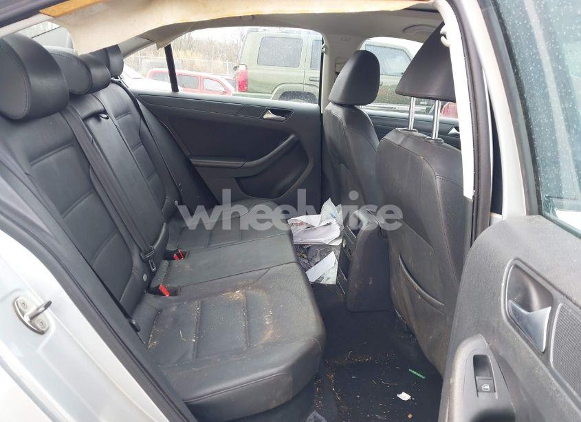Photo 8 of 2012 Volkswagen Jetta 2.5L SE (VIN 3VWDP7AJXCM410431)