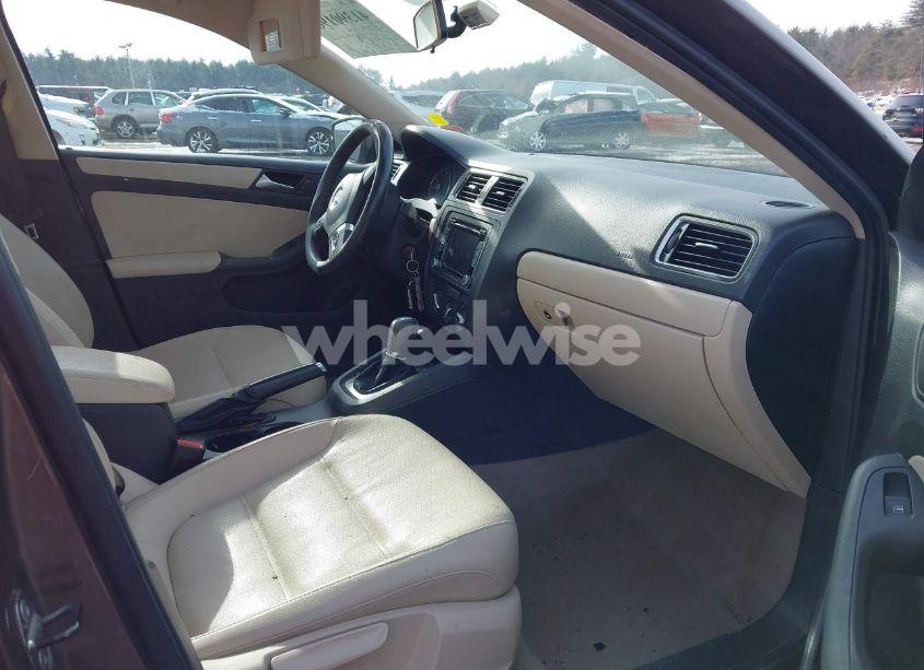 Photo 5 of 2012 Volkswagen Jetta 2.5L SE (VIN 3VWDP7AJXCM411742)