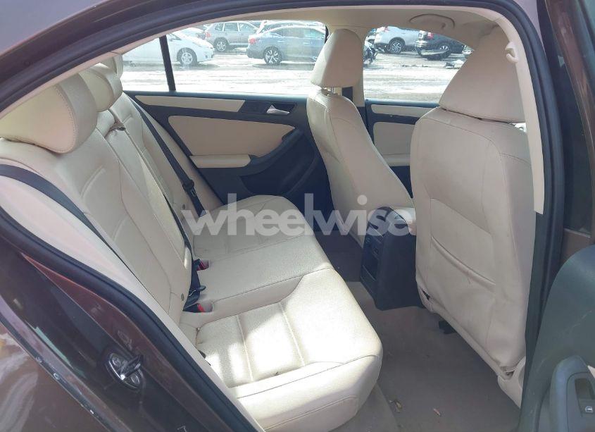 Photo 8 of 2012 Volkswagen Jetta 2.5L SE (VIN 3VWDP7AJXCM411742)