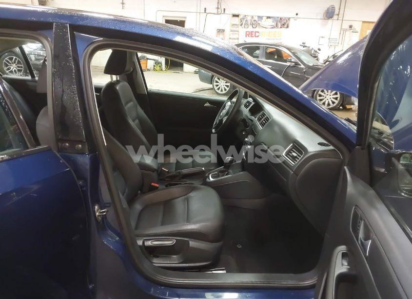 Photo 5 of 2012 Volkswagen Jetta 2.5L SE (VIN 3VWDP7AJXCM463680)