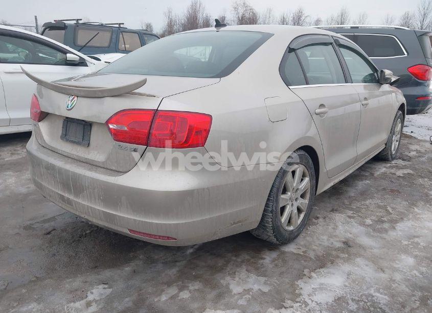 Photo 4 of 2013 Volkswagen Jetta 2.5L SE (VIN 3VWDP7AJXDM239407)