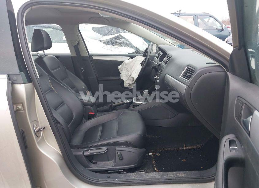 Photo 5 of 2013 Volkswagen Jetta 2.5L SE (VIN 3VWDP7AJXDM239407)