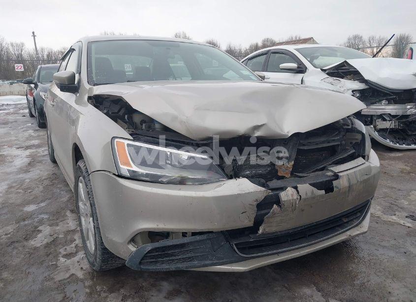 Photo 6 of 2013 Volkswagen Jetta 2.5L SE (VIN 3VWDP7AJXDM239407)