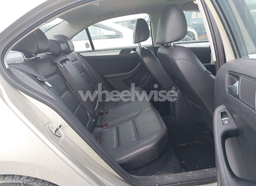 Photo 8 of 2013 Volkswagen Jetta 2.5L SE (VIN 3VWDP7AJXDM239407)