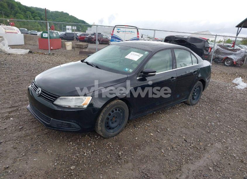 Photo 2 of 2013 Volkswagen Jetta 2.5L SE (VIN 3VWDP7AJXDM289031)