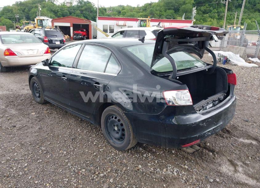 Photo 3 of 2013 Volkswagen Jetta 2.5L SE (VIN 3VWDP7AJXDM289031)