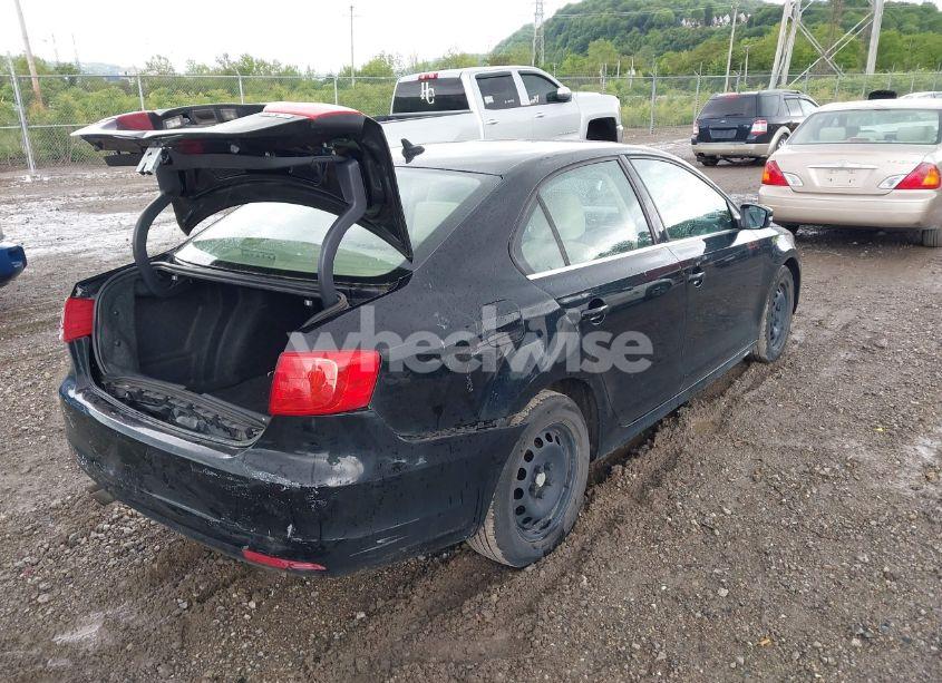 Photo 4 of 2013 Volkswagen Jetta 2.5L SE (VIN 3VWDP7AJXDM289031)