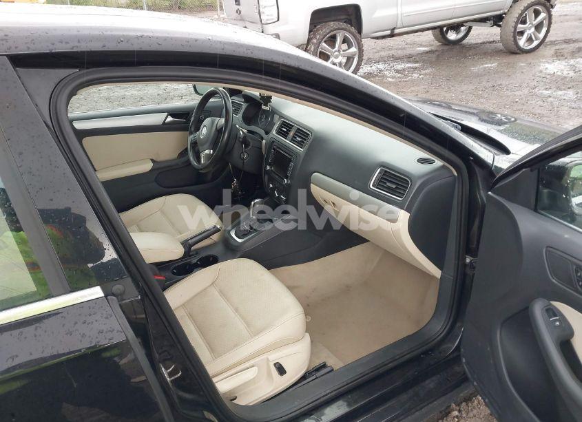 Photo 5 of 2013 Volkswagen Jetta 2.5L SE (VIN 3VWDP7AJXDM289031)