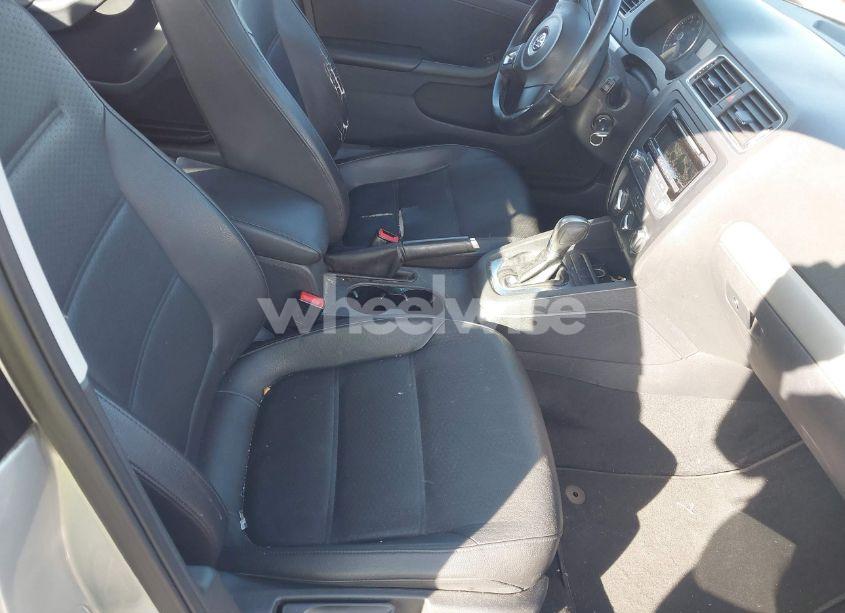 Photo 5 of 2013 Volkswagen Jetta 2.5L SE (VIN 3VWDP7AJXDM293371)