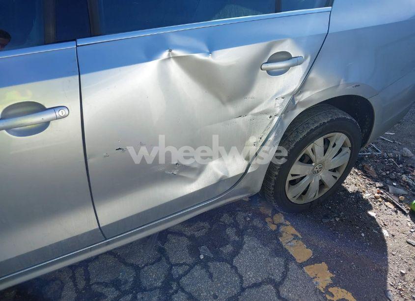 Photo 6 of 2013 Volkswagen Jetta 2.5L SE (VIN 3VWDP7AJXDM293371)