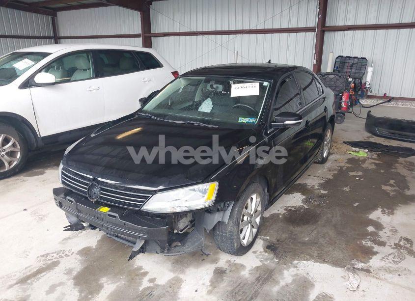 Photo 2 of 2013 Volkswagen Jetta 2.5L SE (VIN 3VWDP7AJXDM353228)