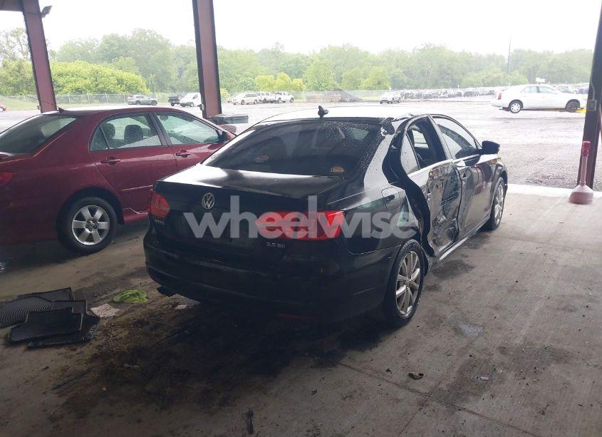 Photo 4 of 2013 Volkswagen Jetta 2.5L SE (VIN 3VWDP7AJXDM353228)
