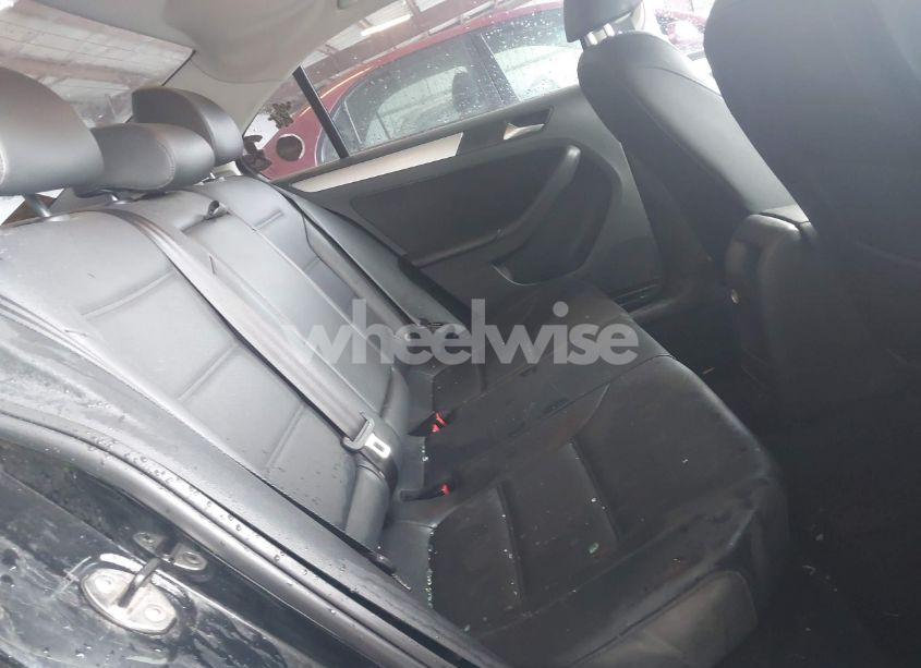 Photo 8 of 2013 Volkswagen Jetta 2.5L SE (VIN 3VWDP7AJXDM353228)