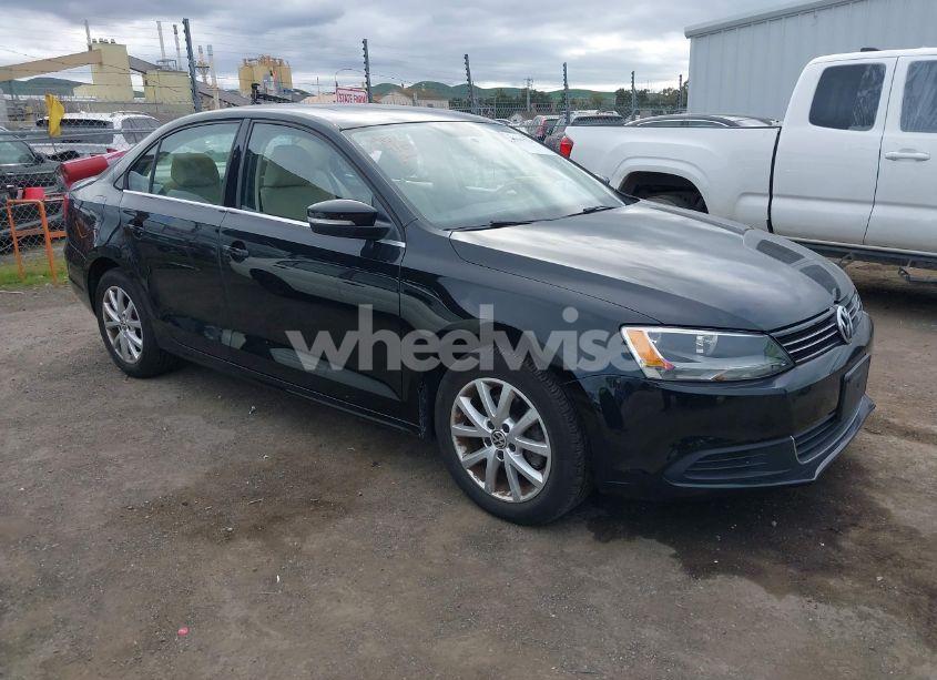 2013 Volkswagen Jetta 2.5L SE (VIN 3VWDP7AJXDM355304) main photo