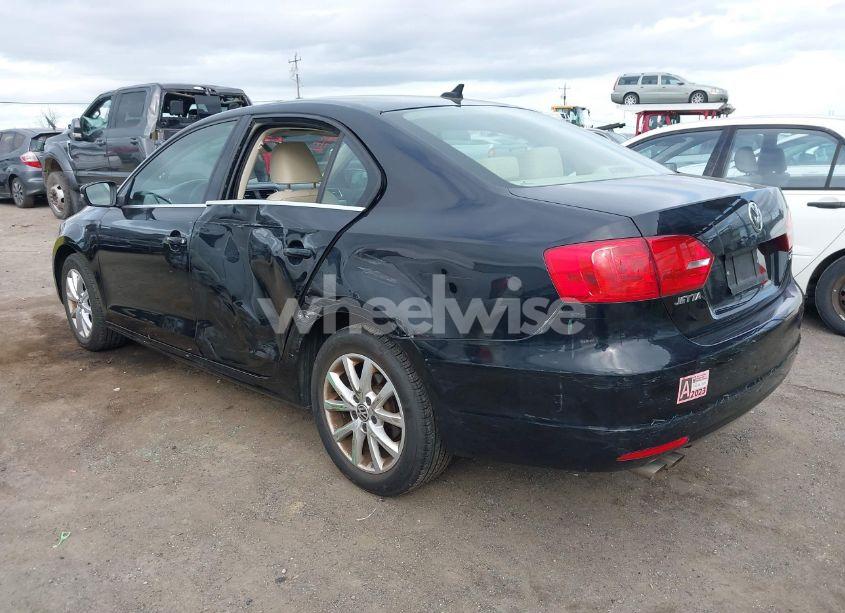 Photo 3 of 2013 Volkswagen Jetta 2.5L SE (VIN 3VWDP7AJXDM355304)