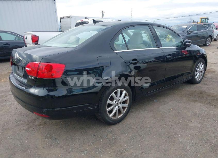 Photo 4 of 2013 Volkswagen Jetta 2.5L SE (VIN 3VWDP7AJXDM355304)