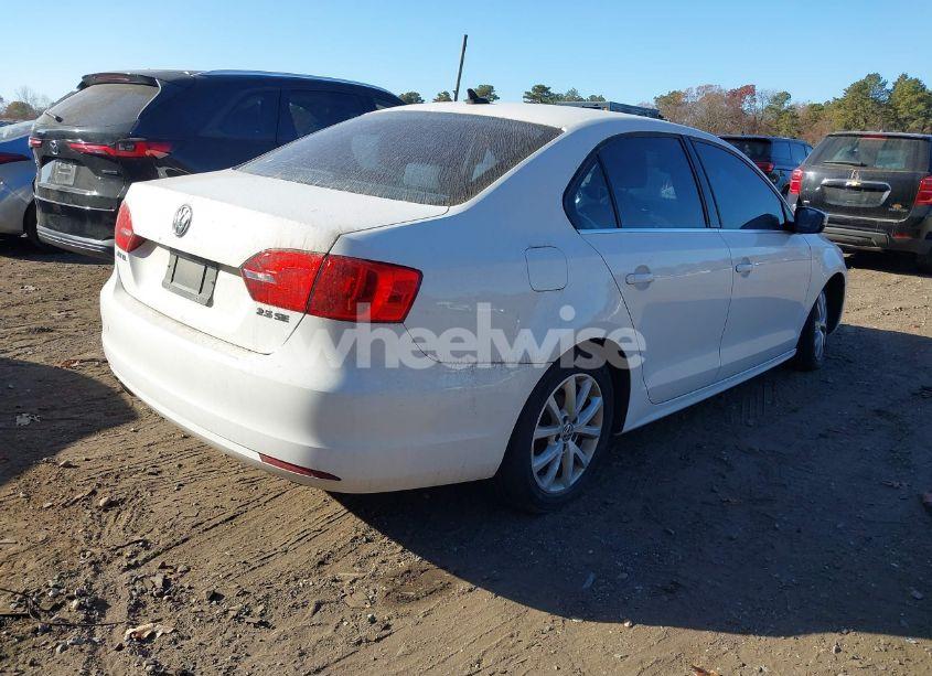 Photo 4 of 2013 Volkswagen Jetta 2.5L SE (VIN 3VWDP7AJXDM359188)