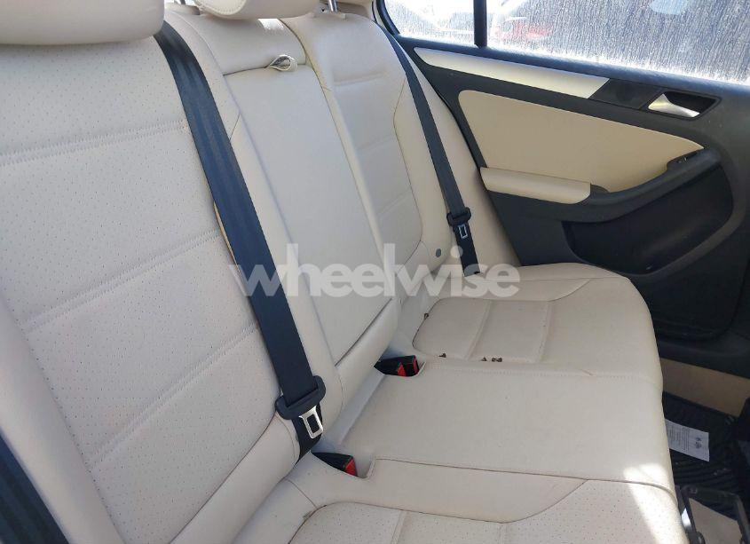 Photo 8 of 2013 Volkswagen Jetta 2.5L SE (VIN 3VWDP7AJXDM359188)