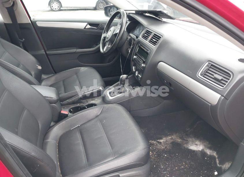 Photo 5 of 2013 Volkswagen Jetta 2.5L SE (VIN 3VWDP7AJXDM383412)