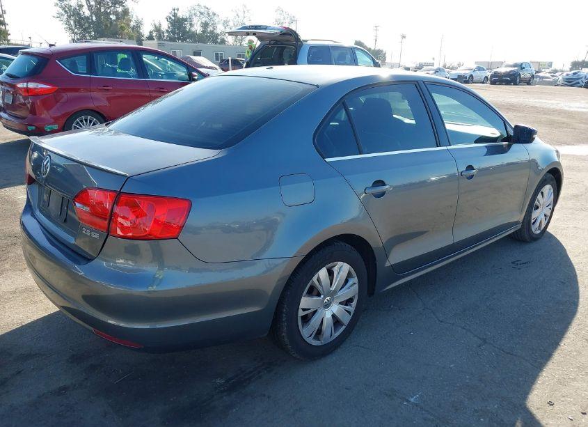 Photo 4 of 2013 Volkswagen Jetta 2.5L SE (VIN 3VWDP7AJXDM384091)