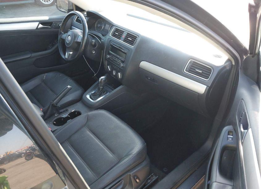 Photo 5 of 2013 Volkswagen Jetta 2.5L SE (VIN 3VWDP7AJXDM384091)