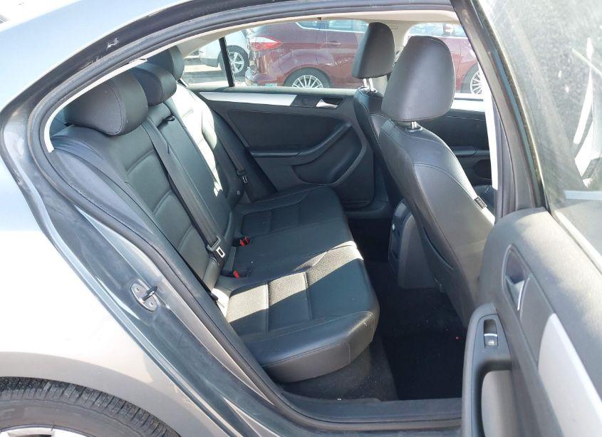Photo 8 of 2013 Volkswagen Jetta 2.5L SE (VIN 3VWDP7AJXDM384091)