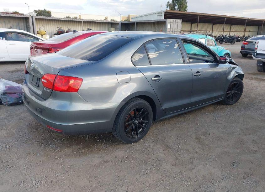 Photo 4 of 2013 Volkswagen Jetta 2.5L SE (VIN 3VWDP7AJXDM414481)