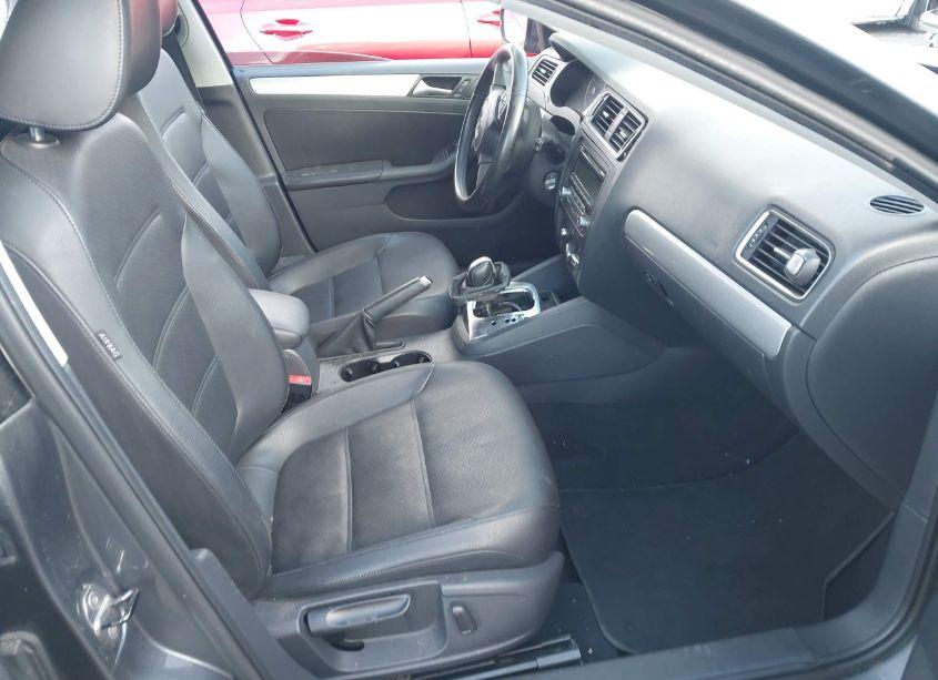 Photo 5 of 2013 Volkswagen Jetta 2.5L SE (VIN 3VWDP7AJXDM414481)