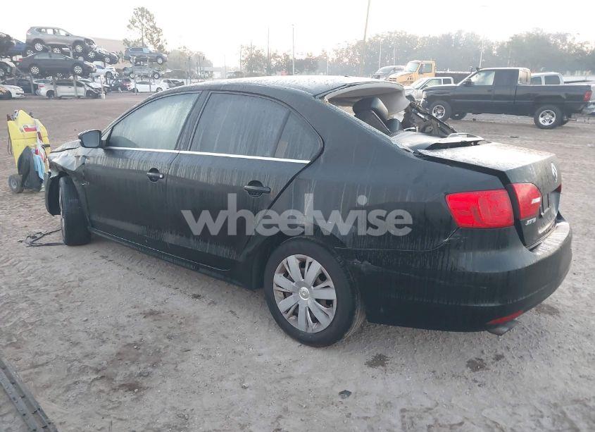 Photo 3 of 2013 Volkswagen Jetta 2.5L SE (VIN 3VWDP7AJXDM435170)