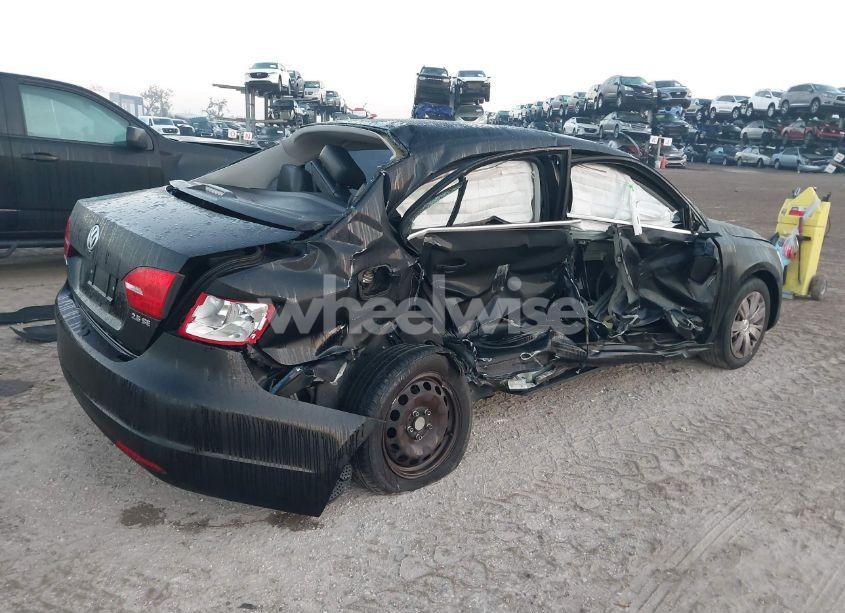 Photo 4 of 2013 Volkswagen Jetta 2.5L SE (VIN 3VWDP7AJXDM435170)