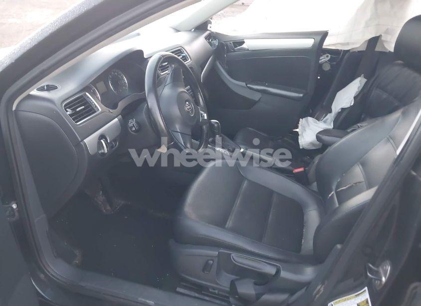 Photo 5 of 2013 Volkswagen Jetta 2.5L SE (VIN 3VWDP7AJXDM435170)