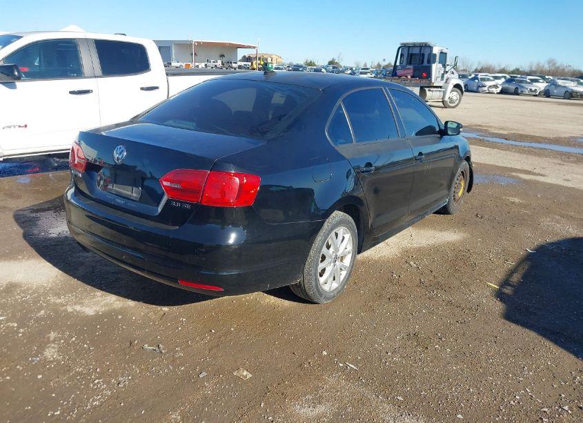 Photo 4 of 2011 Volkswagen Jetta 2.5L SE (VIN 3VWDX7AJ0BM013454)