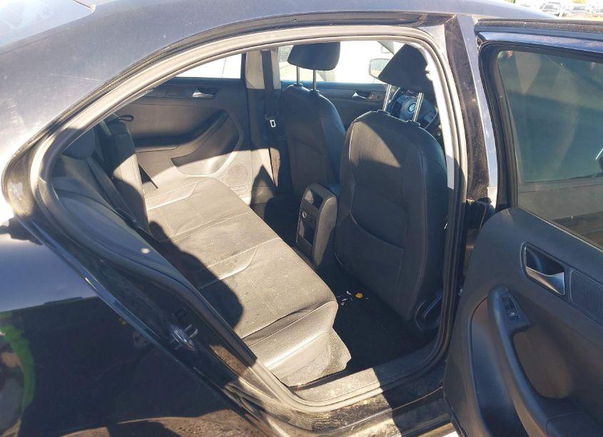 Photo 8 of 2011 Volkswagen Jetta 2.5L SE (VIN 3VWDX7AJ0BM013454)