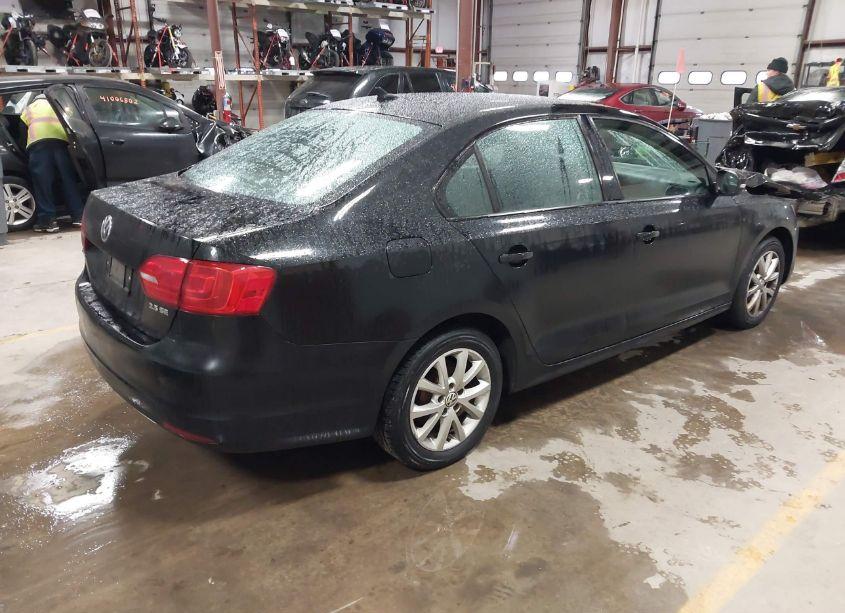 Photo 4 of 2011 Volkswagen Jetta 2.5L SE (VIN 3VWDX7AJ0BM307369)